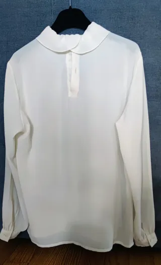 Blusa blanca con volantes