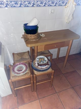 Mesa de cocina plegable con 4 taburetes