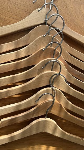 10 Perchas de Madera y Metal Ikea pequeñas