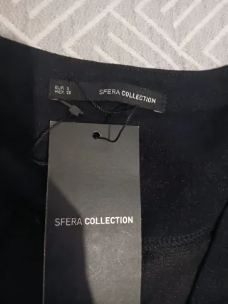 Mono negro con cinturón