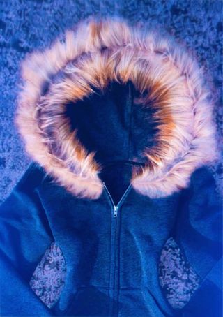 Sudadera con capucha y pelo mujer