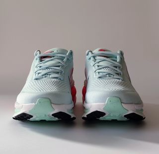 T42 - Nike Vomero 18 - glacier blue