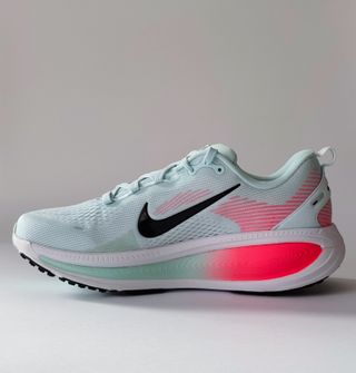 T42 - Nike Vomero 18 - glacier blue