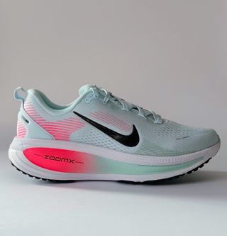 T42 - Nike Vomero 18 - glacier blue