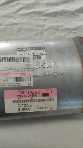 escape intermedio Nissan GT-R R35