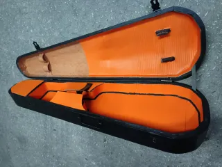 Violín alemán antiguo con estuche