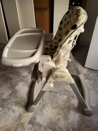 Trona bebé con funda de lunares