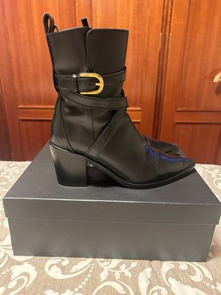 Botines Uterqüe piel tacón hebilla negros