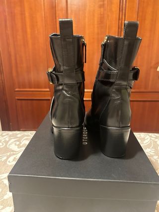 Botines Uterqüe piel tacón hebilla negros