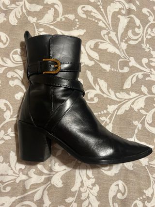 Botines Uterqüe piel tacón hebilla negros