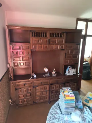 Armario de salón de madera