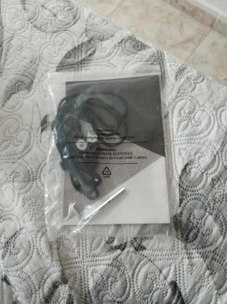 Patines en línea negros y turquesa