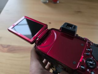 Cámara Nikon Coolpix B700 Roja