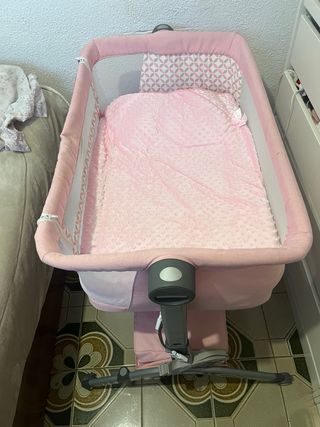 Minicuna rosa con estampado
