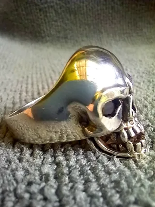 Anillo Calavera Plata 925 Zafiros 12.7gr