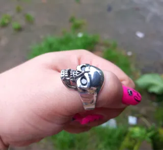 Anillo Calavera Plata 925 Zafiros 12.7gr