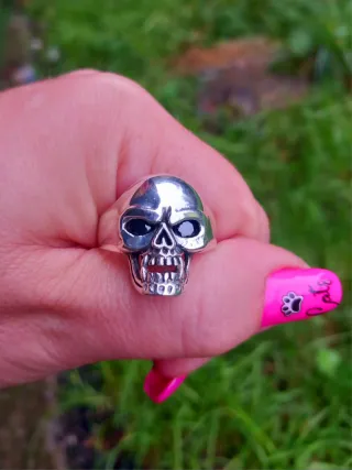 Anillo Calavera Plata 925 Zafiros 12.7gr