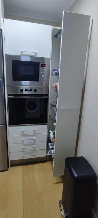 Muebles de Cocina con tiradores de metal