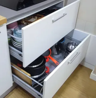 Muebles de Cocina con tiradores de metal