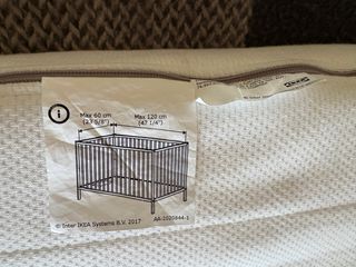 Cuna de viaje azul con colchón