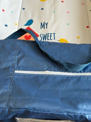 Cuna de viaje azul con colchón