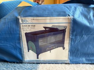 Cuna de viaje azul con colchón