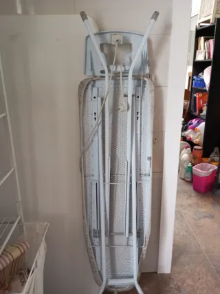 Tabla de planchar con soporte para plancha