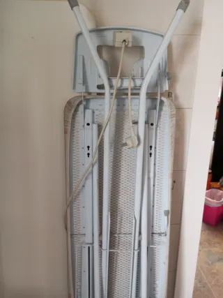 Tabla de planchar con soporte para plancha