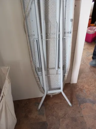 Tabla de planchar con soporte para plancha