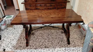 Mesa de comedor y mueble de salón madera