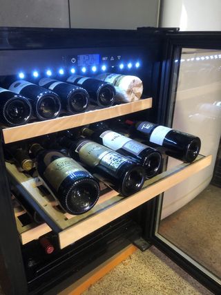 Vinoteca La Sommeliere 40 botellas