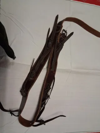 Cinturón porta caza cuero con correas