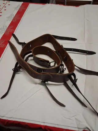 Cinturón porta caza cuero con correas