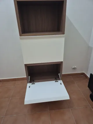 Mueble vitrina roble y blanco