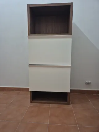 Mueble vitrina roble y blanco