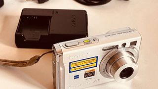 Cámara Sony Cyber-shot DSC-W90+ funda