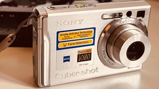 Cámara Sony Cyber-shot DSC-W90+ funda