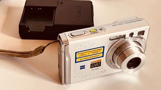 Cámara Sony Cyber-shot DSC-W90+ funda