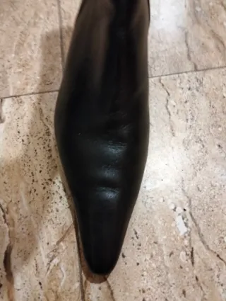 Botas de piel negras punta fina mujer