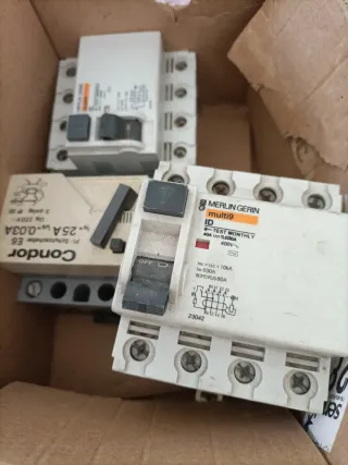 Condor y Merlin Gerin Conmutadores