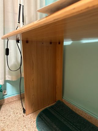 Escritorio de oficina madera y flexo