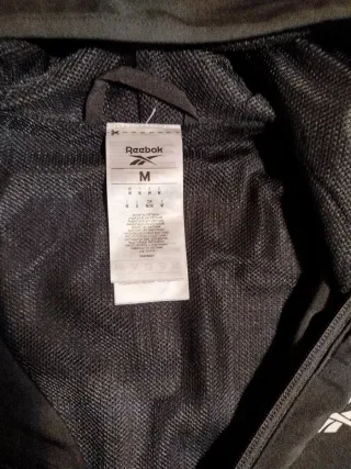 Chaqueta Reebok con capucha