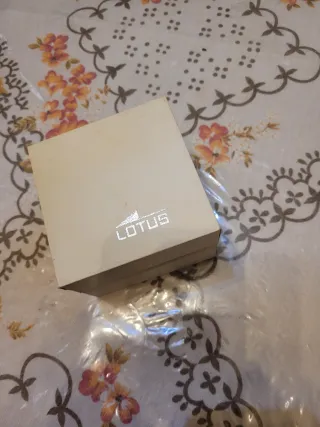 Reloj Lotus Plata y Blanco Nuevo