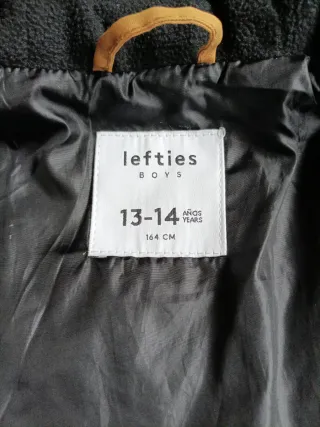 Chaqueta Beige con Capucha y Cremallera