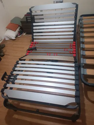 Somier individual eléctrico gris y rojo