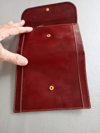 Cartera y funda de gafas de piel roja de Mujer