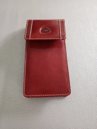 Cartera y funda de gafas de piel roja de Mujer