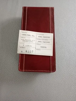 Cartera y funda de gafas de piel roja de Mujer