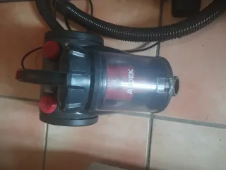 Aspiradora Medek con accesorios