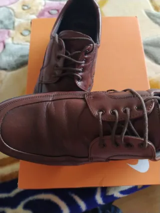 Zapatos de vestir de cuero marrón